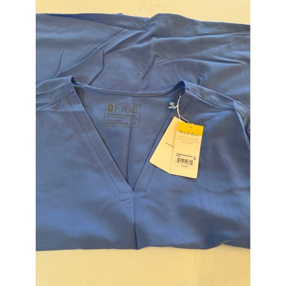FIGS Technical Collection NWT Blue Three Pocket Scrub Top Sz XL Short Sleeve - Picture 3 of 7